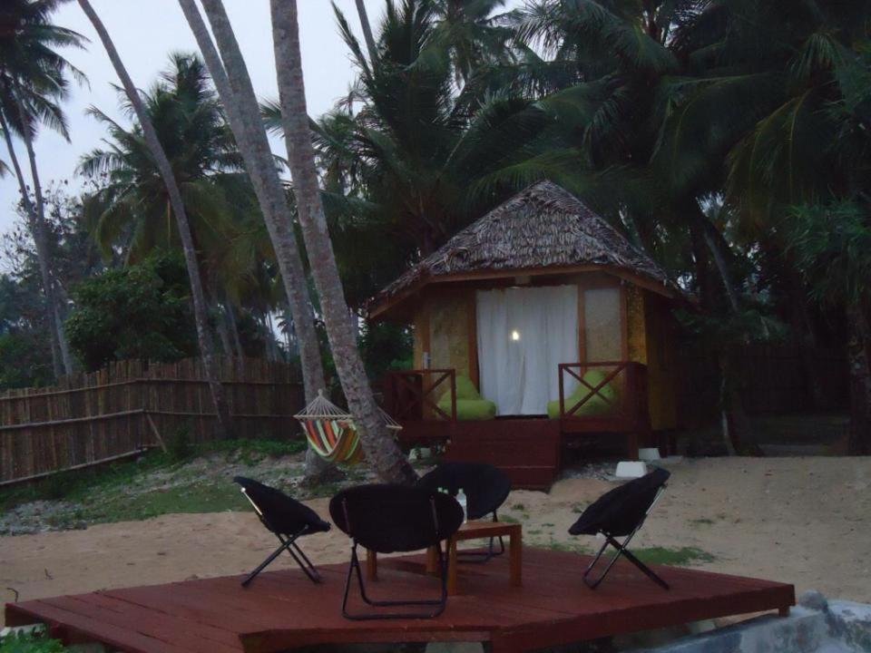 Simeulue Surflodges Lasikin ภายนอก รูปภาพ